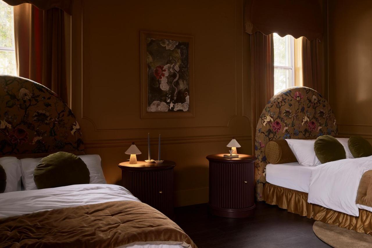 Hotel Julie Стратфорд Екстер'єр фото